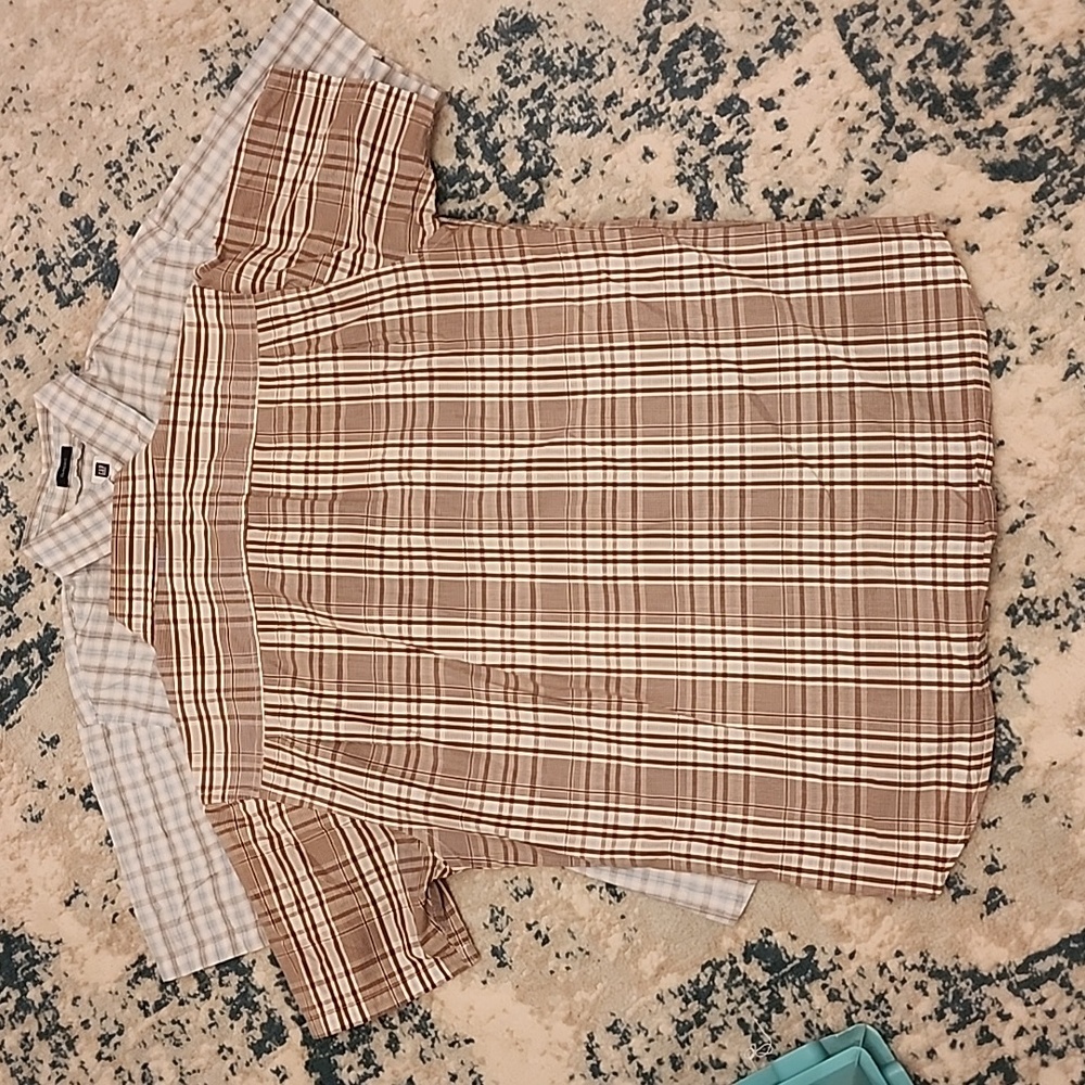 2 Gap Button Down Polos - image 5